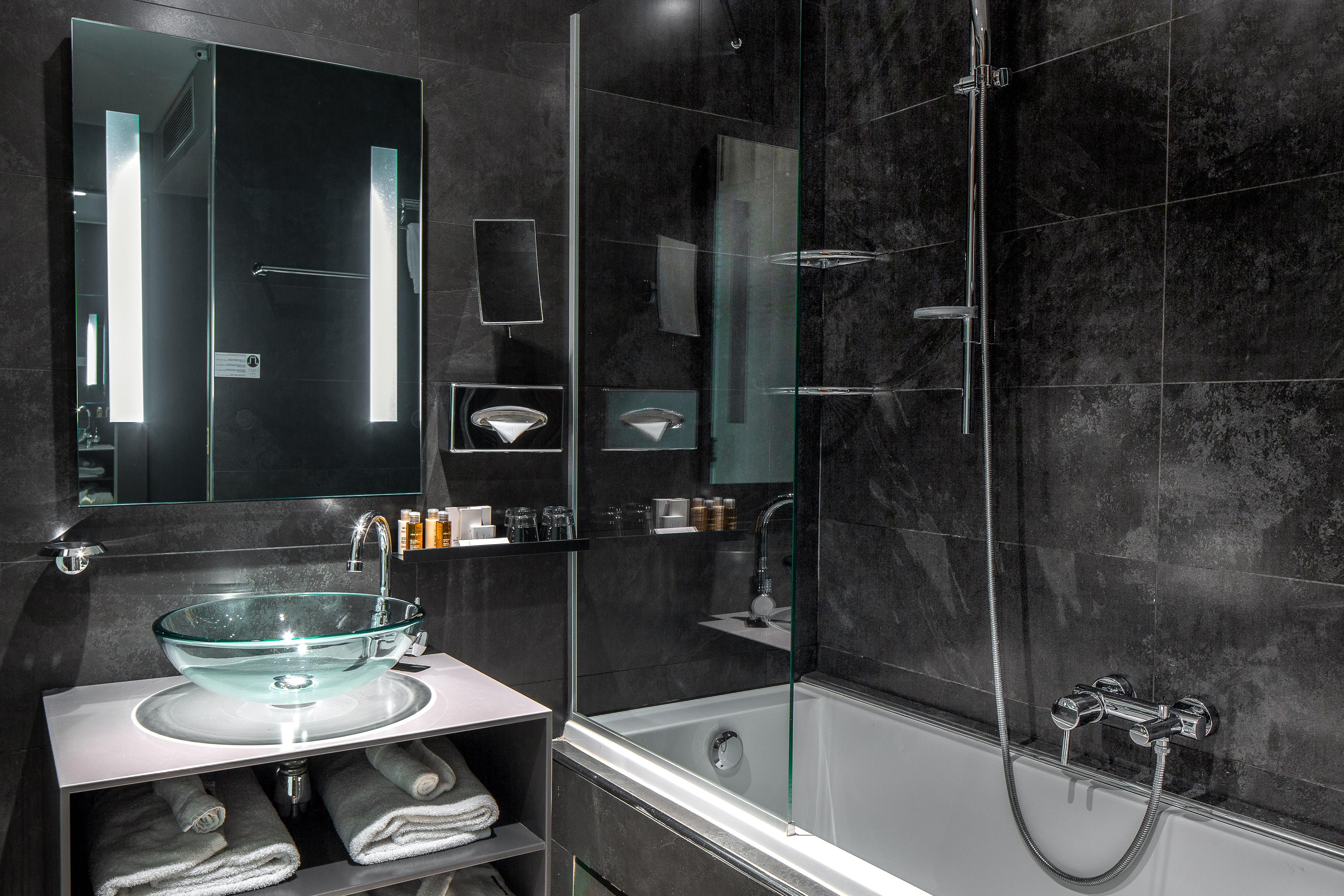 Lyric Opera Hotel 4*