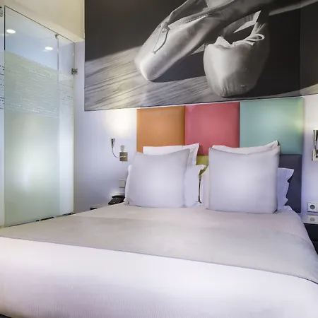 Lyric Opera Hotel